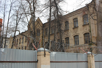 Здание бывшей школы КГБ