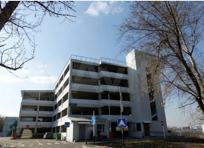 Перетяжка салона автомобиля кожей, алькантарой, тканью.