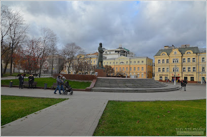 Памятник Фридриху Энгельсу