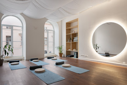 Moonlight yoga studio