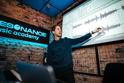 Resonance Music Academy. Курсы создания музыки и диджеинга.