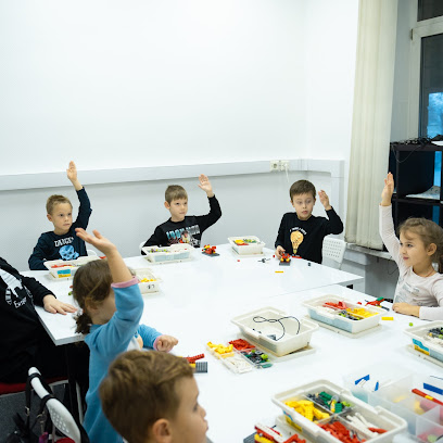 Cyber Class | Школа робототехники Братиславская | Дневной городской лагерь | Программирование, создание игр, 3D моделирование