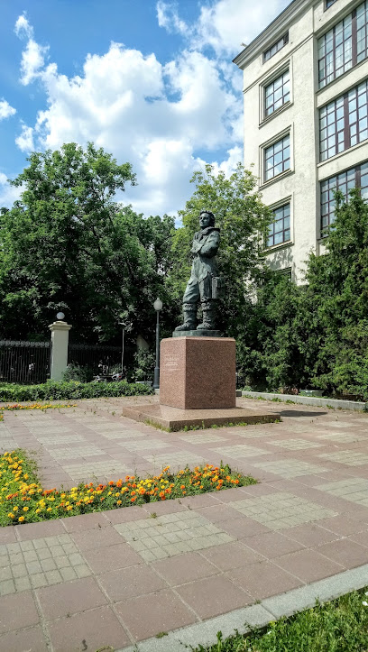 Памятник Валентине Гризодубовой