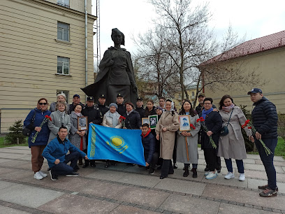 Памятник Молдагуловой