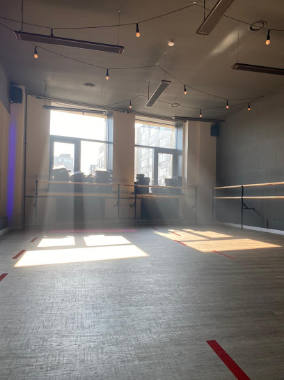 Hot Stretching Studio
