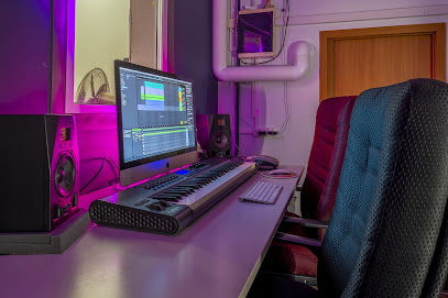 Школа диджеев SOUNDINSTRUCTOR | Октябрьское поле