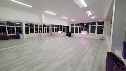 Женская школа танцев Gorgona Dance House