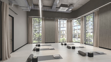 HOLI yoga & cafe