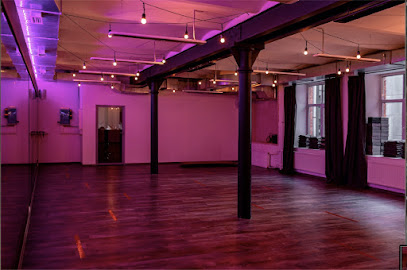 Hot Stretching Studio